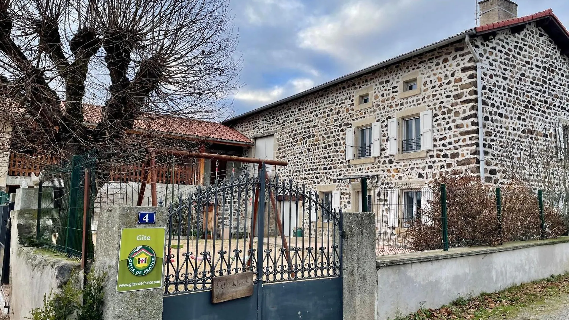 Ferme Du Xixe Siecle Avec Cour Fermee Et Terrasse, Proche Des Gorges De La Loire Et Du Puy-En-Velay - Fr-1-582-187 Villa Saint-Vincent